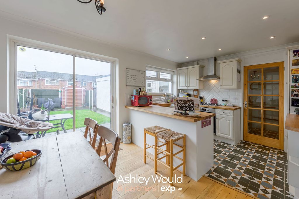 Property photo 3 of 14