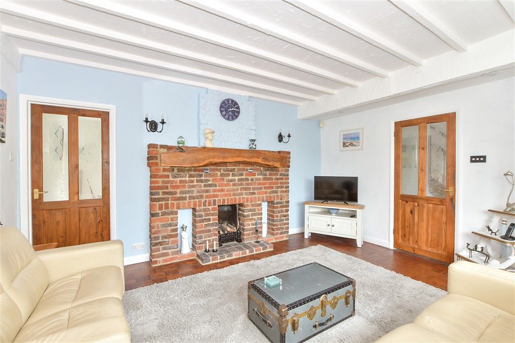 Property photo 3 of 12 Lounge