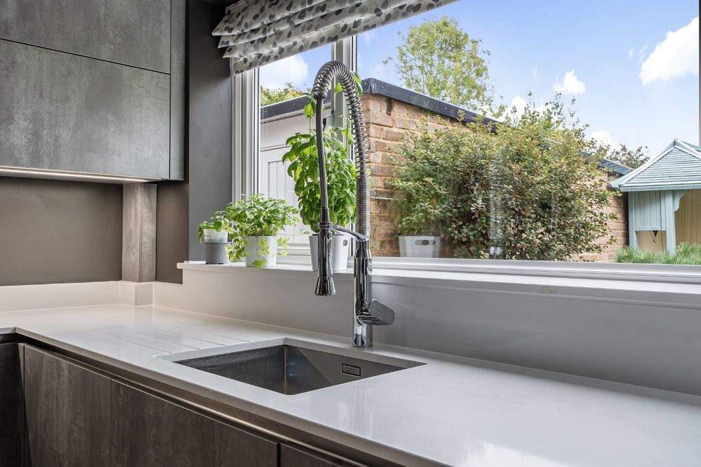 Property photo 3 of 32 Picture No. 12