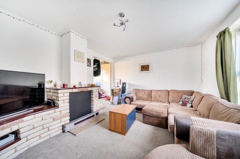 Property photo 2 of 10 1395335-16-696A69...