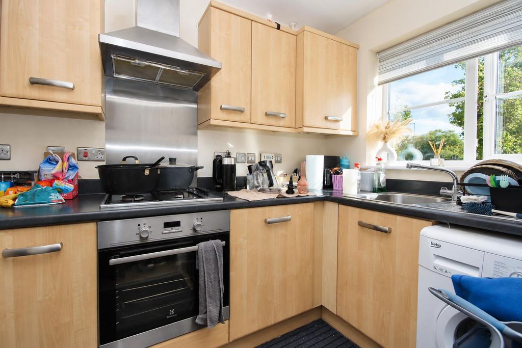 Property photo 3 of 14 1 (2).Png