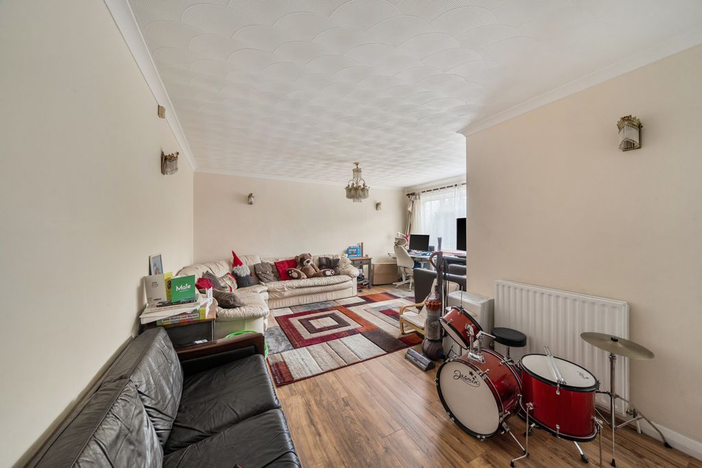 Property photo 3 of 20 1373889-13-690c7E...