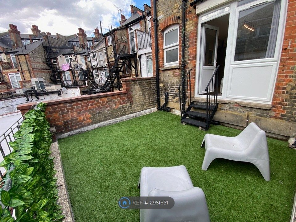 Property photo 2 of 33 Roof Terrace