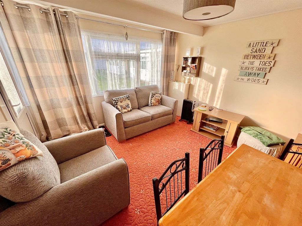 Property photo 2 of 7 Living Room