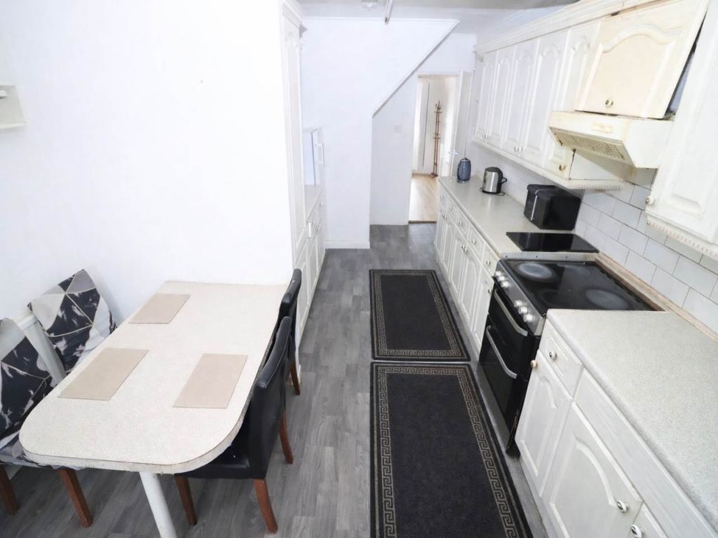 Property photo 2 of 11 Kitchen