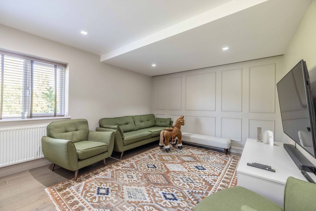 Property photo 2 of 22