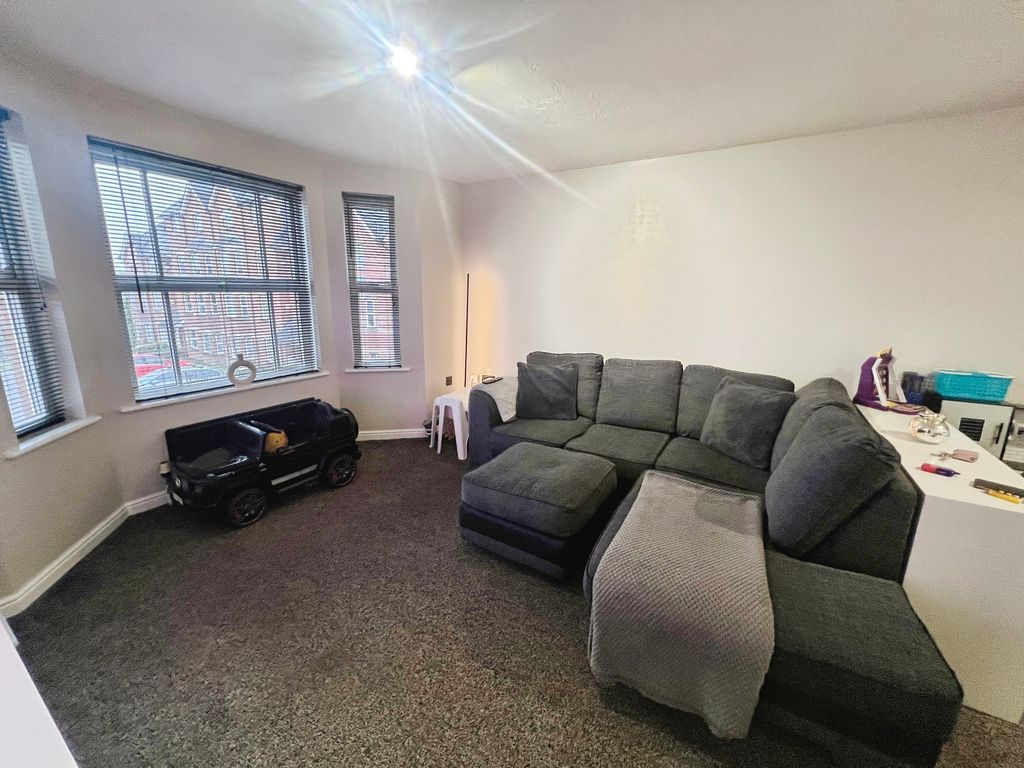 Property photo 2 of 13 Lounge