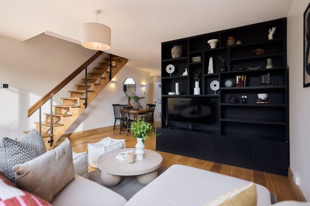 Property photo 1 of 24 02cc016d-3F13-4A-...