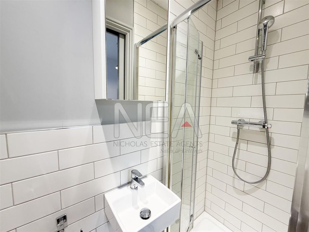 Property photo 3 of 9 Ensuite