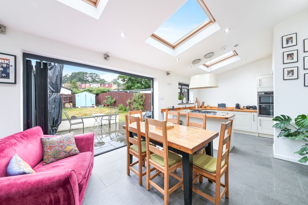 Property photo 2 of 25 Picture No. 19