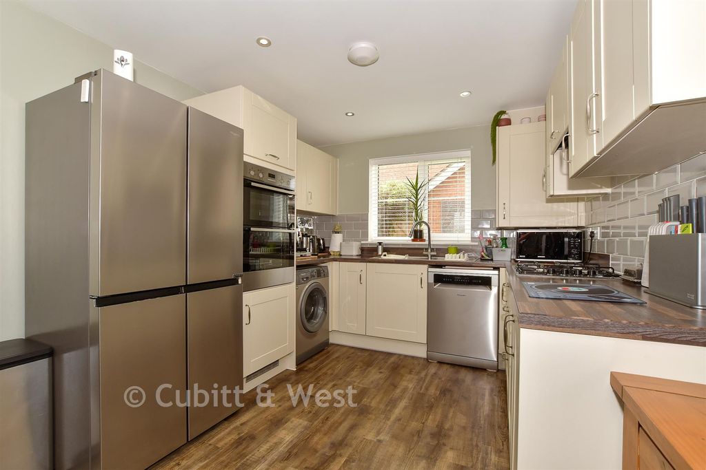 Property photo 3 of 15 Kitchen/ Dining Room