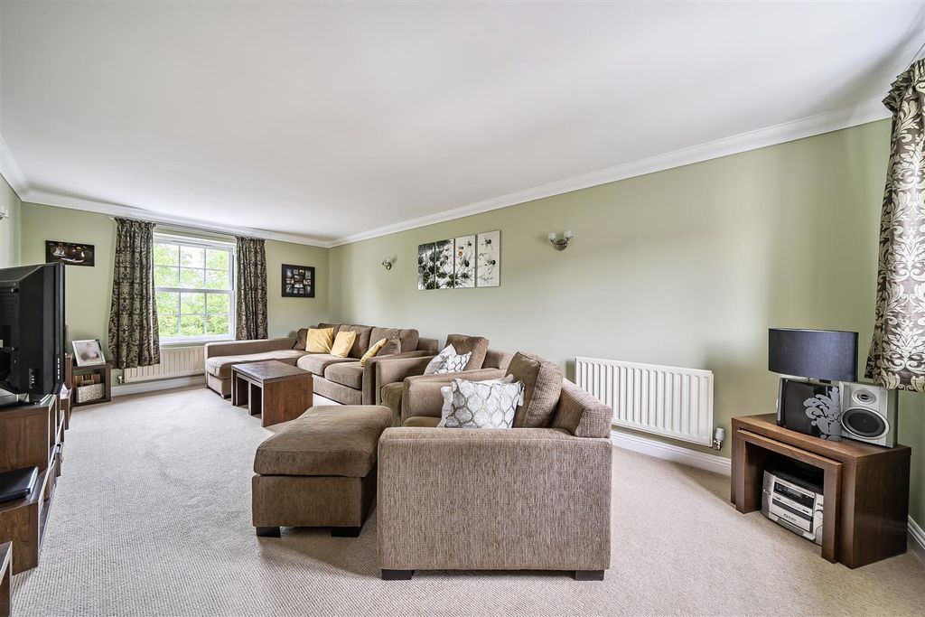 Property photo 3 of 16 Sitting Room