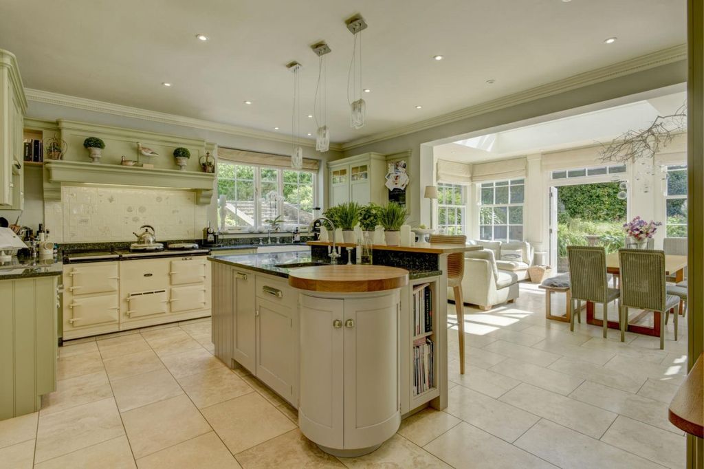 Property photo 3 of 32 Kitchen