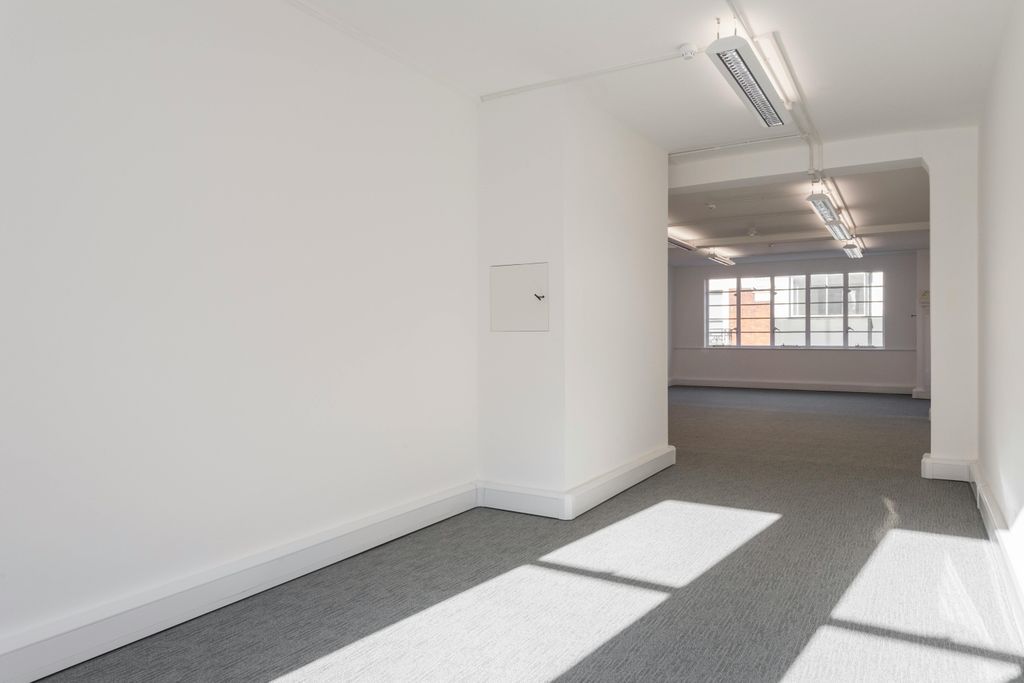 Property photo 3 of 4 00023438-Main-2.Jpg