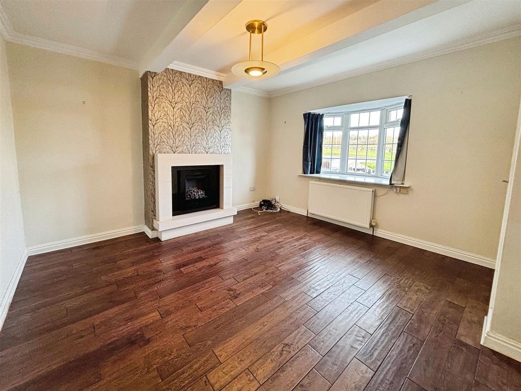 Property photo 2 of 18 Lounge