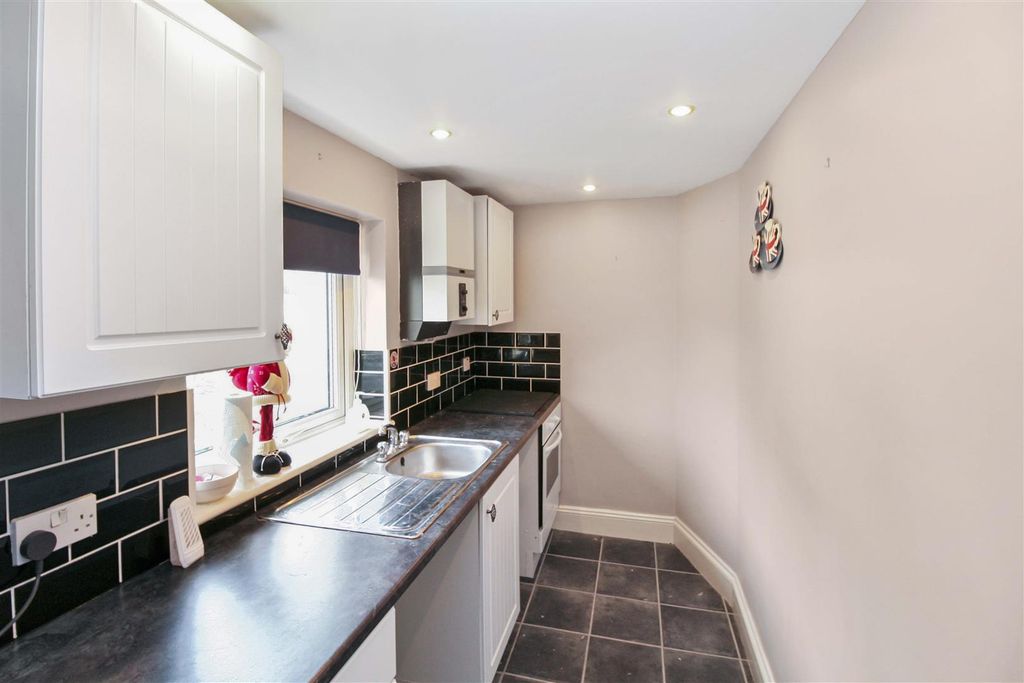 Property photo 3 of 5 Kitchen