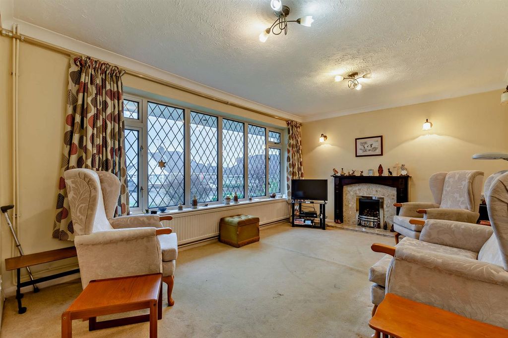 Property photo 2 of 18 8627736-Interior01-800.Jpg