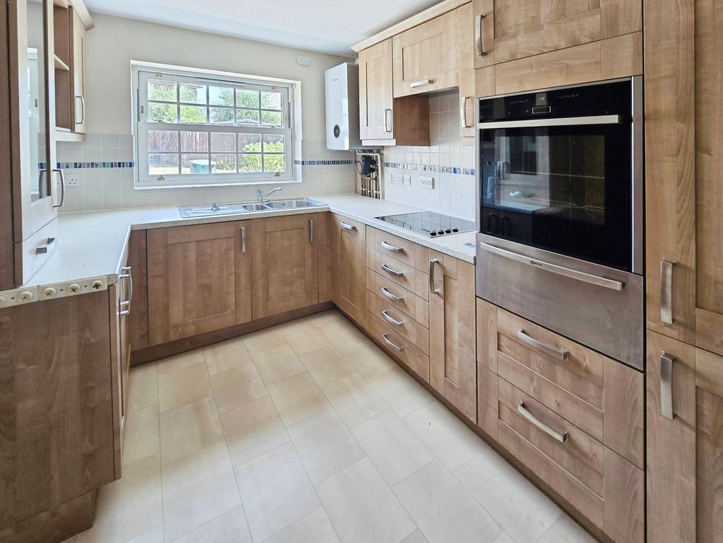 Property photo 2 of 12 Kitchen