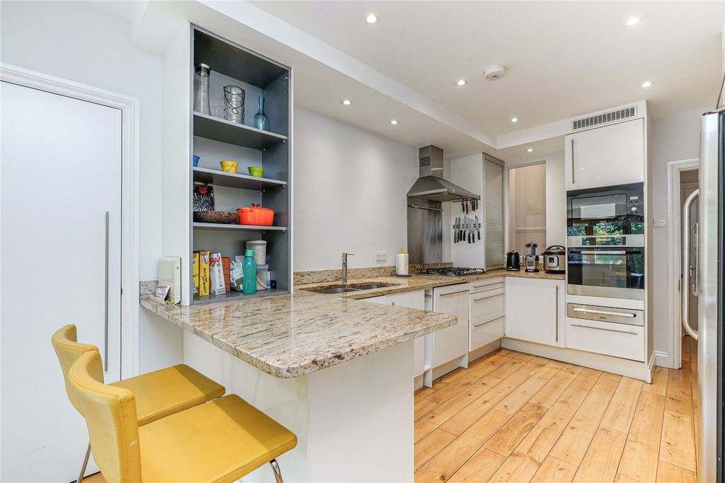 Property photo 2 of 11 Kitchen