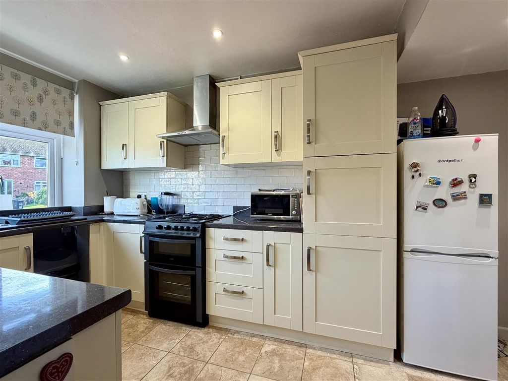 Property photo 3 of 13 Kitchen/Breakfast Room