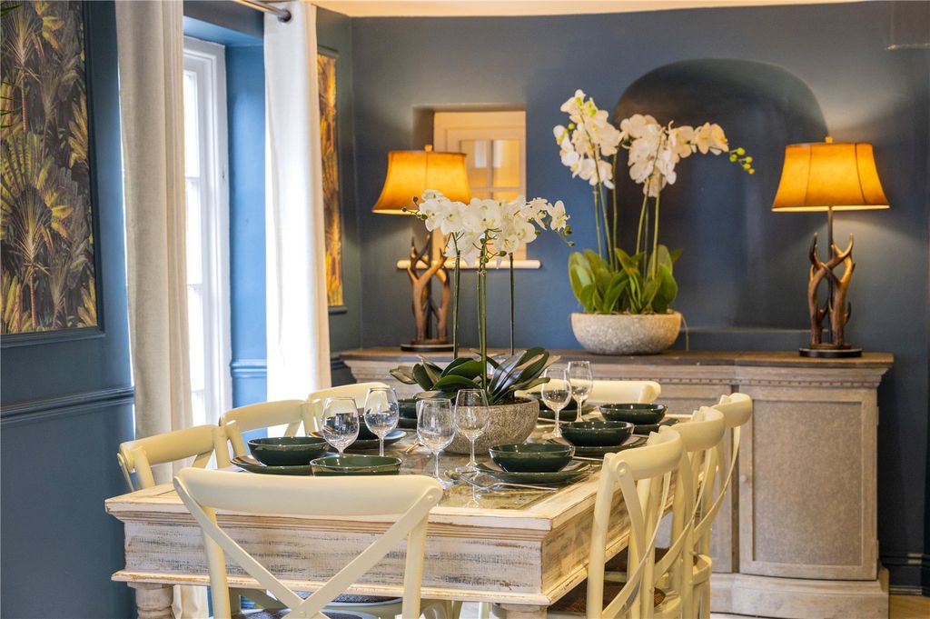 Property photo 3 of 19 Dinning Room