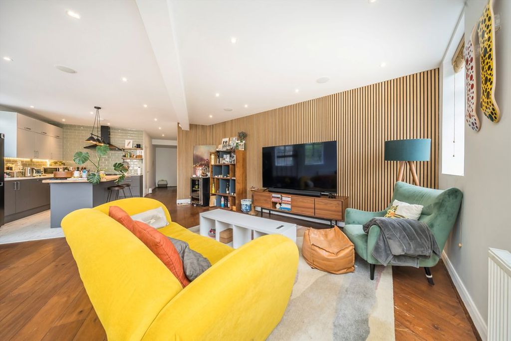 Property photo 3 of 8