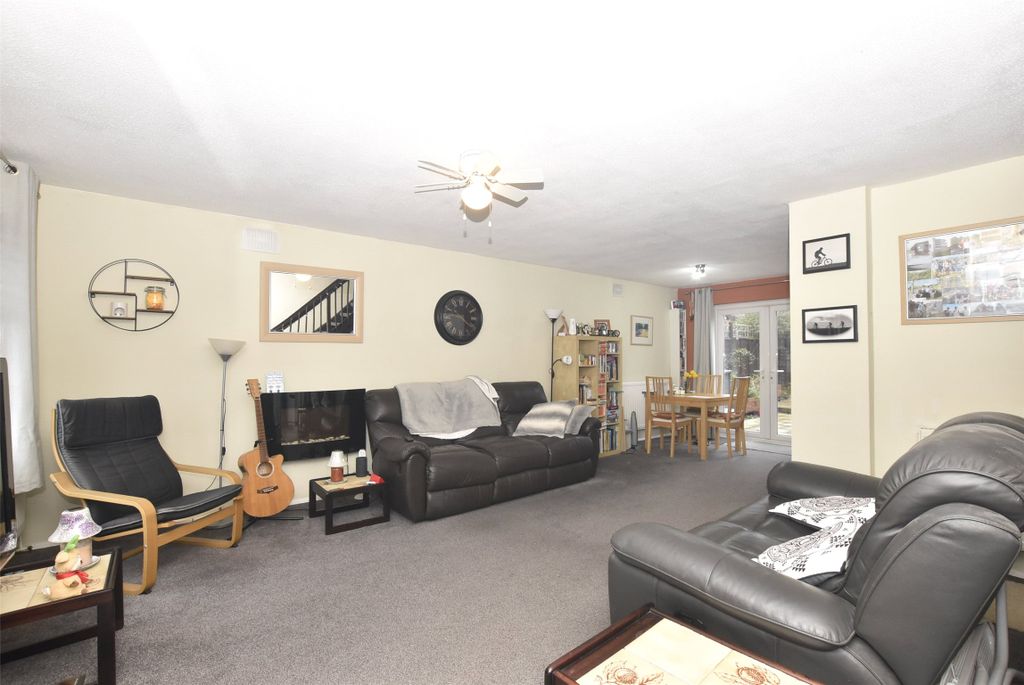 Property photo 2 of 17 Living/Dining Room