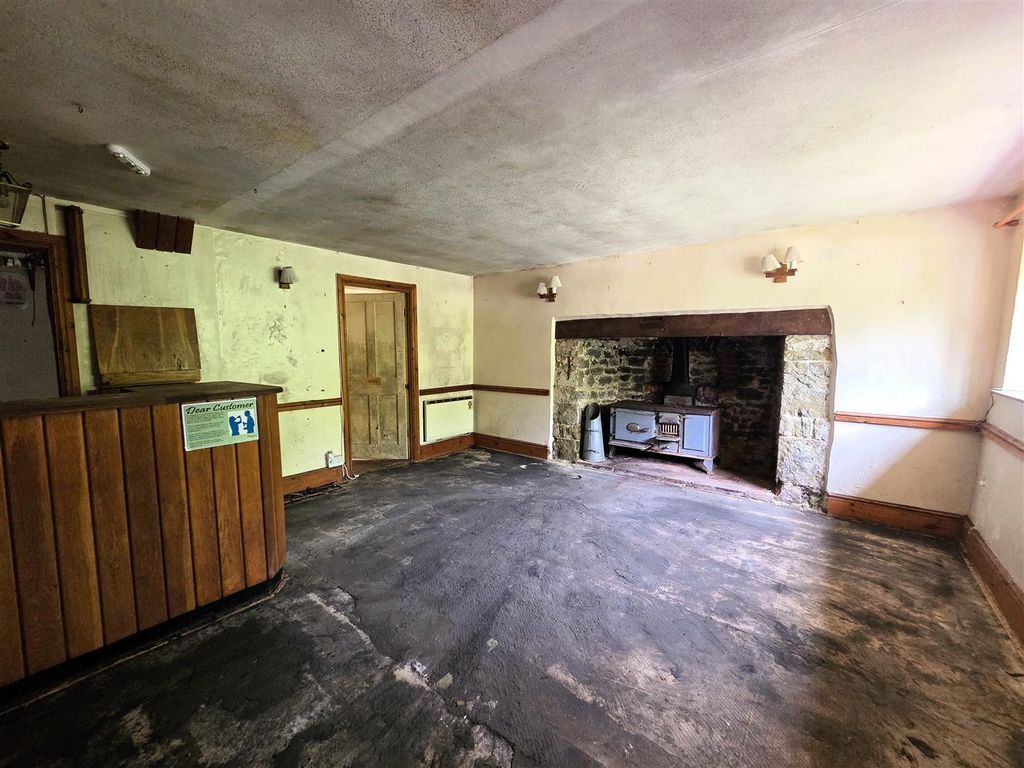 Property photo 2 of 25 Horse And Groom - Bar 1.Jpg