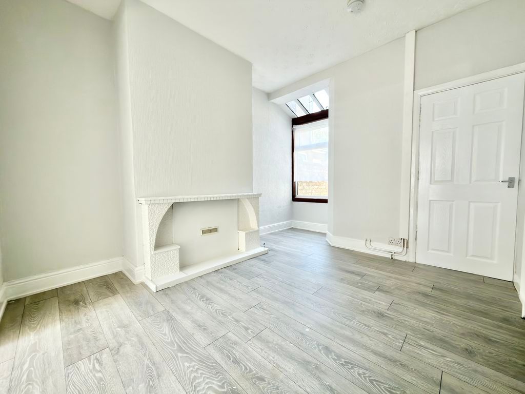 Property photo 3 of 10 Dining Room