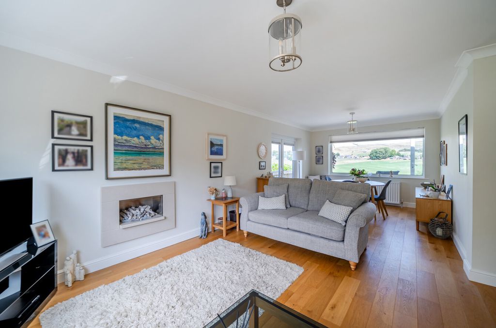 Property photo 3 of 18 1508237-20-6A7Dcd...