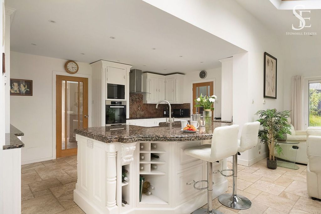 Property photo 3 of 24 Kitchen