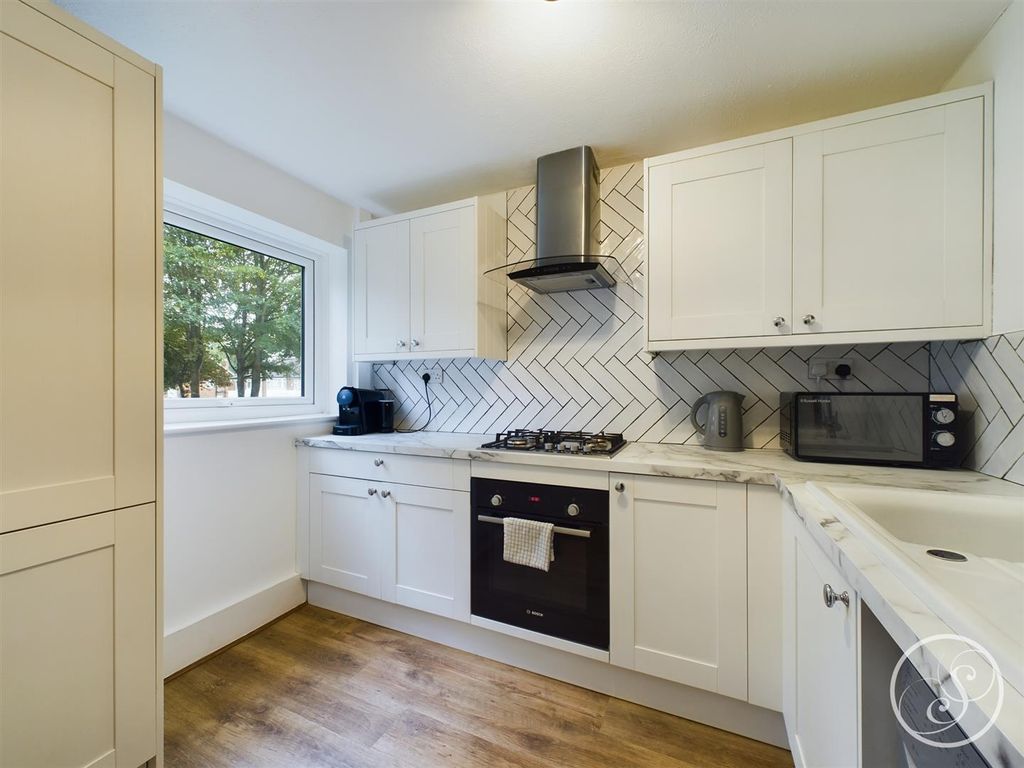 Property photo 2 of 19 Kitchen