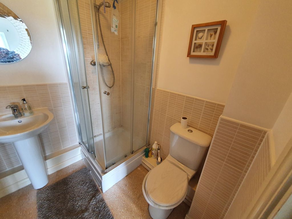Property photo 3 of 8 Cloakroom/wc