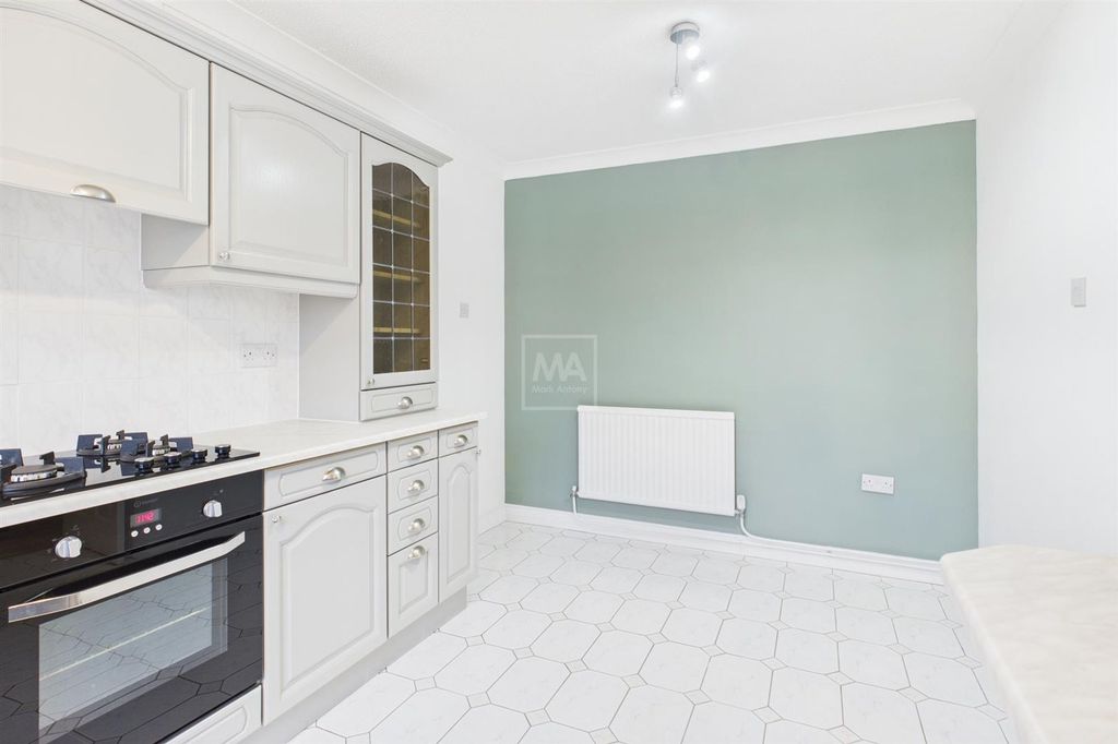 Property photo 3 of 12 Kitchen/Dining Area