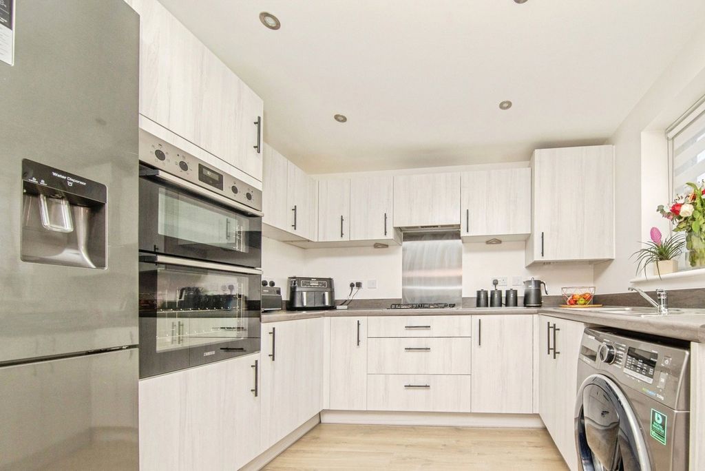 Property photo 3 of 18 Pbox-Img.Jpg