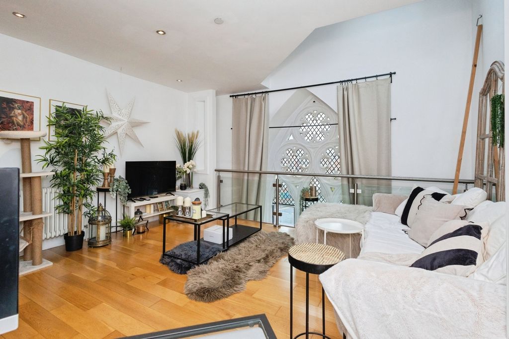 Property photo 2 of 18 Pbox-Img.Jpg