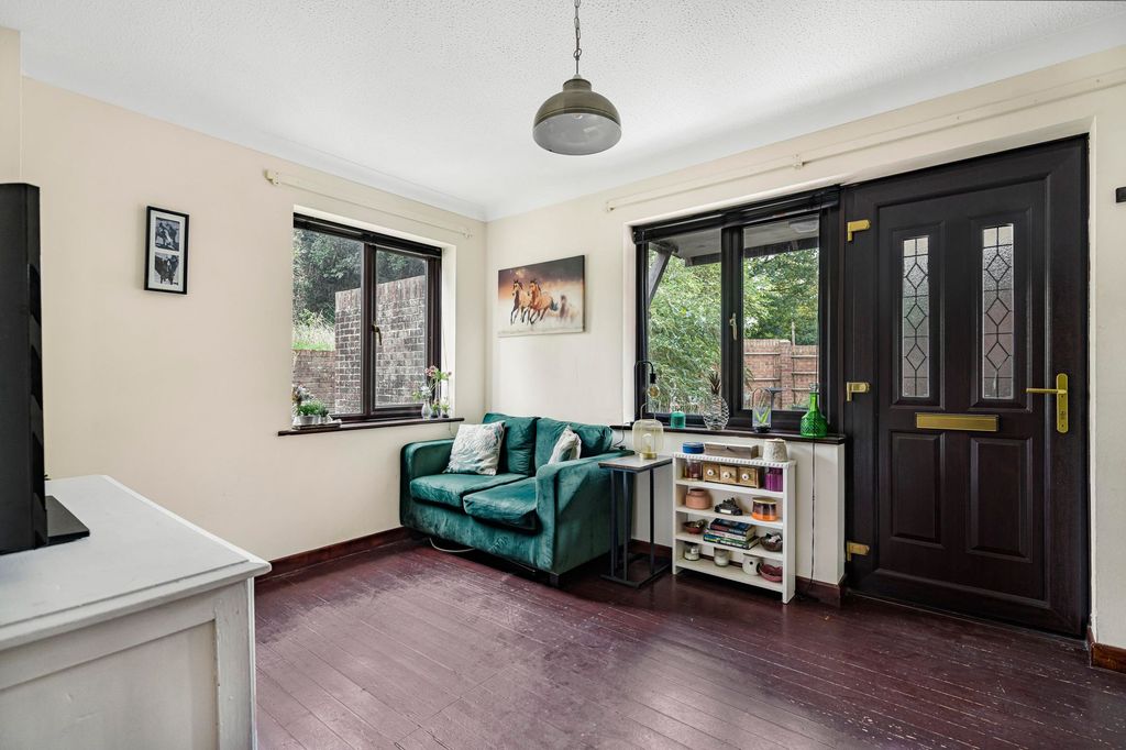 Property photo 2 of 12