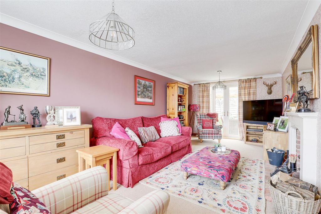 Property photo 3 of 18 11989.Jpg