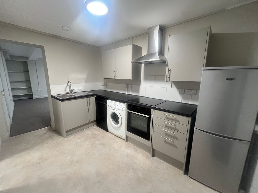 Property photo 2 of 6 Kitchen