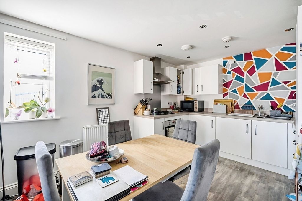 Additional image 9 of 2 bed flat for saleLime Tree House, Carter Court, Hook RG27