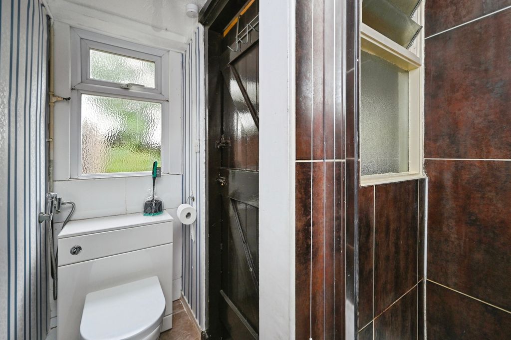 Property photo 3 of 17 Photo