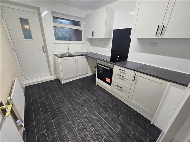 Property photo 3 of 4 Kitchen