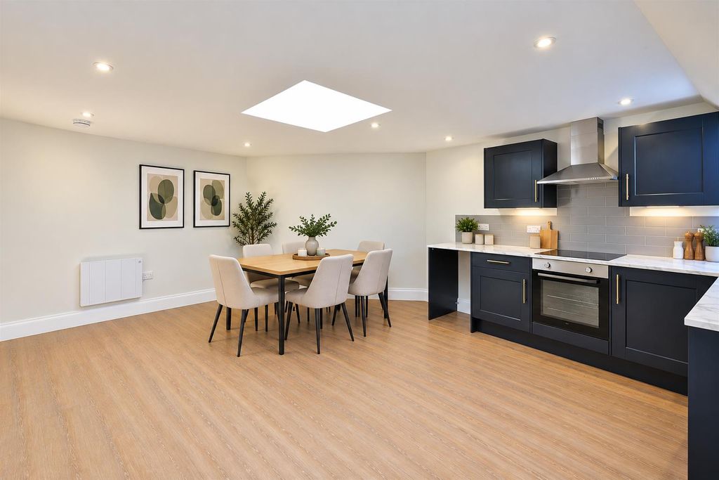 Property photo 1 of 6 5Ff43737-Fa4c-404E-Bce7-18A67Cfac5A0.Png