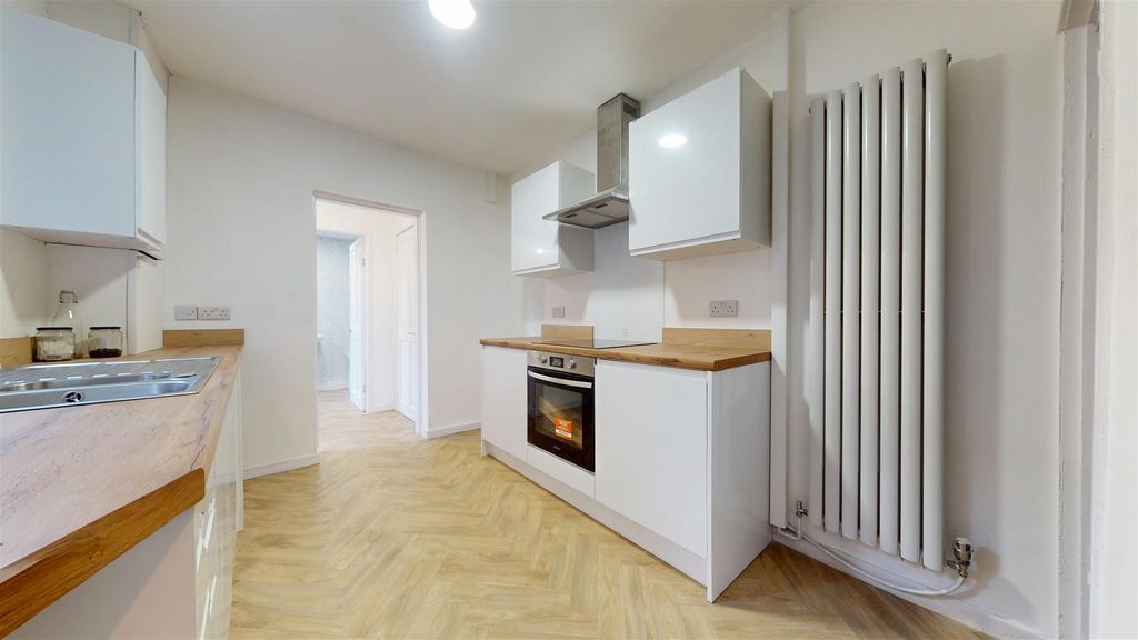 Property photo 3 of 26 Cambridge Road Kitchen