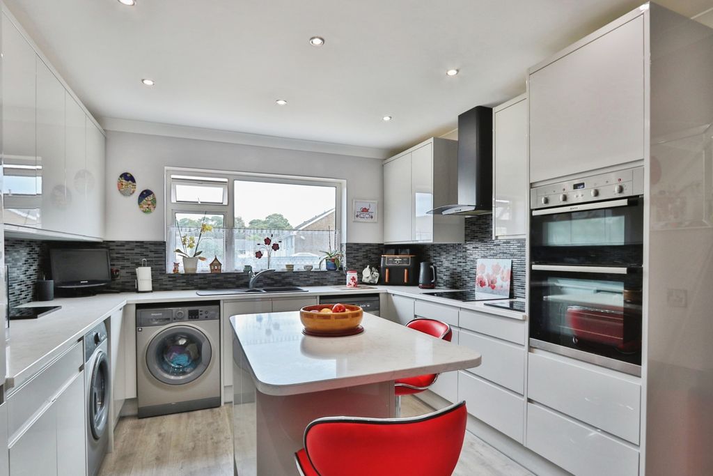Property photo 2 of 19 Kitchen