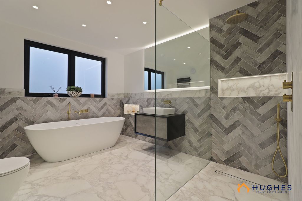 Property photo 3 of 49