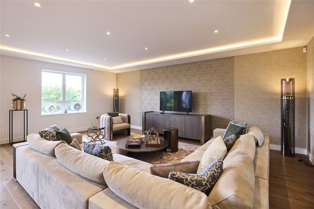Property photo 3 of 34 Reception Room