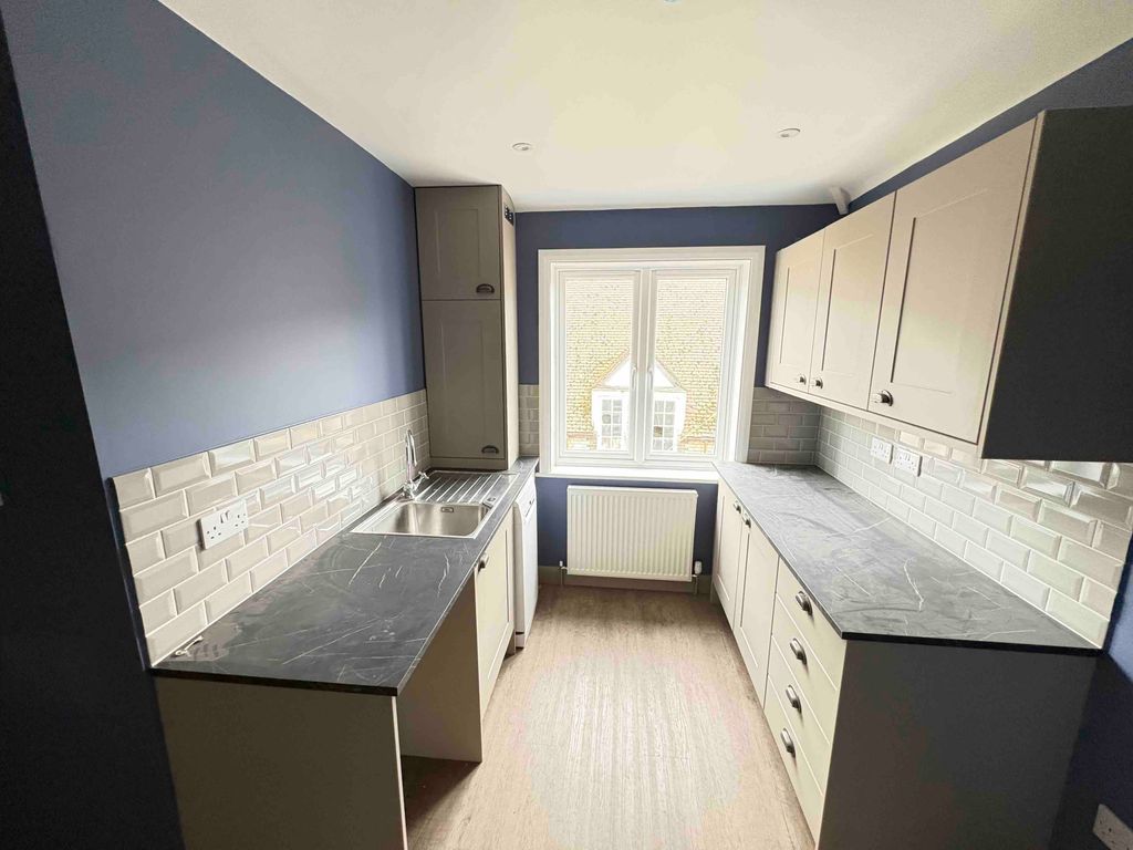 Property photo 2 of 10 Kitchen