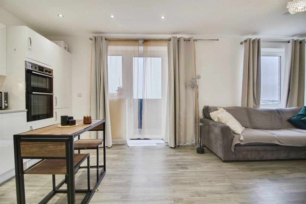 Additional image 7 of 2 bed flat for saleHilltop Way, Hatfield AL10