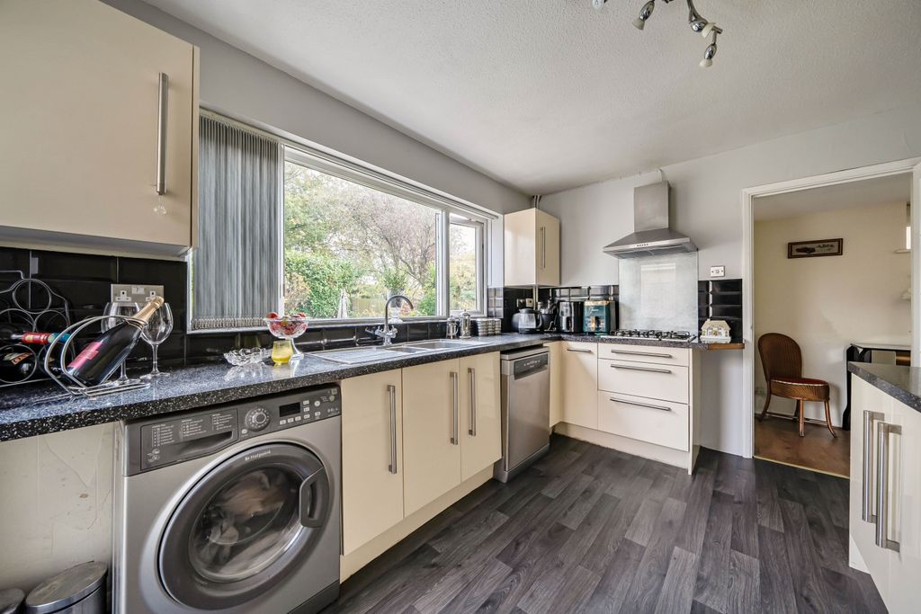 Property photo 3 of 15 Kitchen